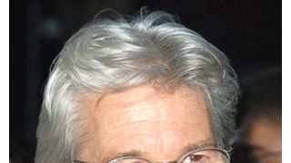 リチャード・ギア、逮捕を一時免れる
