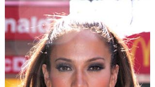 ジェニファー・ロぺス、バスルームで執筆