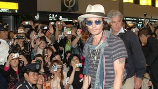 ジョニー・デップほか“パイレーツご一行様”成田空港をジャック!