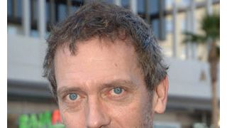 ヒュー・ローリー、OBE勲章を受ける
