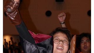 ハリーが来る! ハリポタ・ファンが総立ちで「エイエイオー!」