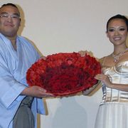 高見盛関もデレデレ、チャン・ツィイーがきれいすぎて顔が見られない!