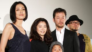 女優なのにジャージ姿の石田えり、本音トークさく裂で浅野忠信は無口に