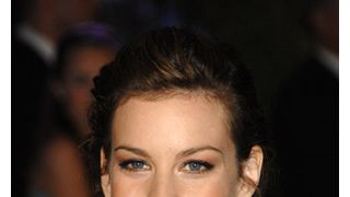 リヴ・タイラー、ケイト・ボスワースと「キス」の挨拶