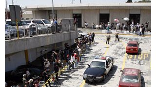 パリス・ヒルトン号泣！　刑務所に連れ戻される