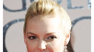 キャサリン・ハイグル、オリジナルの医療衣ブランドを発表