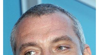 トム・サイズモア、禁固16か月確定