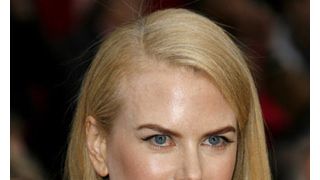 ニコール・キッドマン、エキストラの銃で頭を殴られる