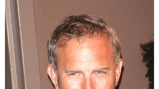 ケヴィン・コスナーとデニス・ホッパー、コメディ映画で再共演