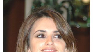 ペネロペ・クルス、つけまつげCMが問題に
