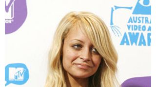 ニコール・リッチーも刑務所入り決定