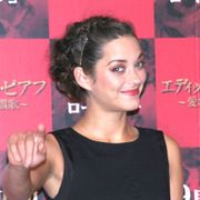 すでにアカデミー賞候補!「愛の讃歌」の歌姫に成りきった女優来日