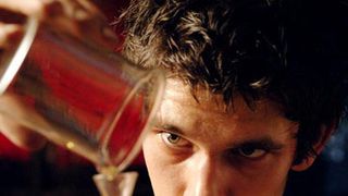 全裸750人の男女が酔いしれた香り…実はコーラだった!