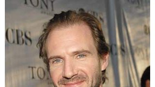 レイフ・ファインズ、伝記映画でキーラ・ナイトレイと共演