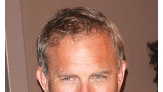 ケヴィン・コスナー、伝統のスタジアムを救え！