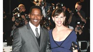 ジェイミー・フォックスとジェニファー・ガーナー、英国プレミアに登場
