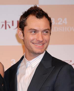 ジュード ロウ 暴行事件は起訴されず シネマトゥデイ