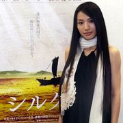注目の正統派美人女優、芦名星、入浴シーンで度胸の良さを発揮!