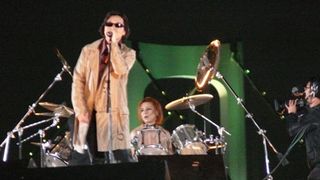 X JAPAN、数千人がパニック寸前の中『ソウ4』のテーマ奏で10年ぶりの再始動