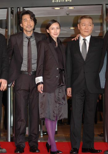 妖艶メイクの中谷美紀 紫のタイツでクロージングに登場 第回東京国際映画祭 シネマトゥデイ