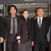 妖艶メイクの中谷美紀、紫のタイツでクロージングに登場!