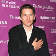 イーサン・ホークとマーク・ラファロ、自伝的犯罪ドラマで共演