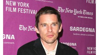 イーサン・ホークとマーク・ラファロ、自伝的犯罪ドラマで共演