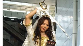 釈由美子、セクシー網タイツから見せた太ももにドキッ！