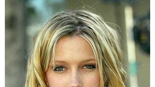 「スーパーナチュラル」のケイティ・キャシディ、未成年飲酒で警官にウソ