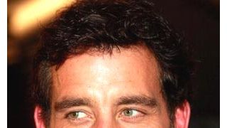 クライヴ・オーウェンの新作ポスターに批判の声