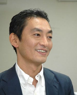 大島渚監督の次男、衝撃デビュー！唐十郎のドキュメンタリーで映画界に新風