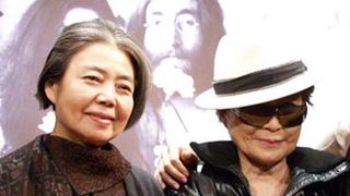 オノ・ヨーコ「ジョンはきっとネットにハマった」27年前の死を思い涙ぐむ…