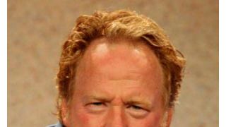 ティモシー・バスフィールド、妻が離婚を申請