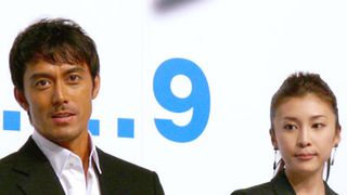竹内結子、怪しい男たちに囲まれて……わたしは座敷わらし?『チーム・バチスタの栄光』クランクアップ