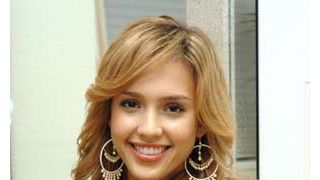 日本でも大人気のジェシカ・アルバが妊娠、来年夏にはママに!