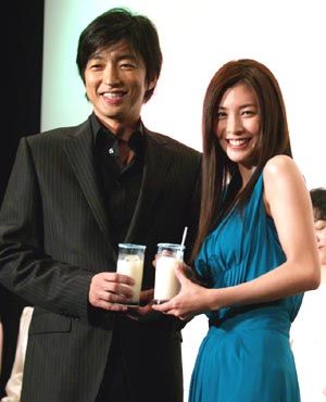 竹内結子 大沢たかおが苦笑いするようなハプニングにも冷静に対処 シネマトゥデイ