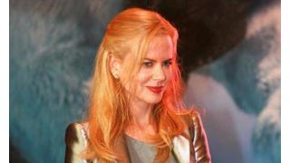 ニコール・キッドマン、「アルミホイル」スーツでプレミア参加