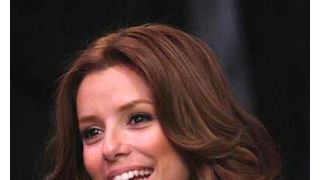 幸せいっぱいのエヴァ・ロンゴリア、夫と愛犬とともにホリデーへ