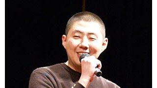 なぜ?若い女性に大人気!母性本能をくすぐると荒川良々が大声援受ける!