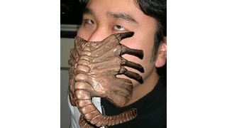 アメリカ発! エイリアンが自分の顔に張り付く、おどろきのブログパーツを発見!