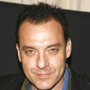 トム・サイズモア、刑務所から8か月も早く出所