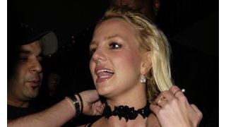 ブリトニー・スピアーズ、子どもを渡さず警察が呼ばれ、救急車で病院へ