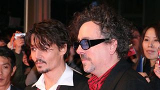 ジョニー・デップ六本木に現る！沿道に人あふれ、正装姿にファン悲鳴……！