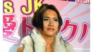 IKKO、チラ見せブラ姿で女子高生に恋愛指南