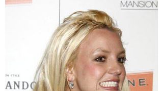 ブリトニー・スピアーズ、素っ裸で試着室から出てきて客もビックリ！