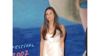 デミ・ムーア、45歳でもセクシー・ショット