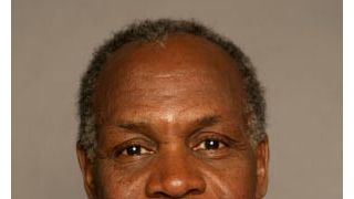 ダニー・グローヴァー、不法侵入で有罪に