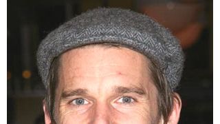 イーサン・ホーク、元ベビー・シッターの恋人が妊娠！