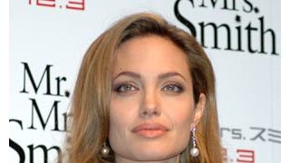 アンジェリーナ・ジョリー、夏休みに出産？