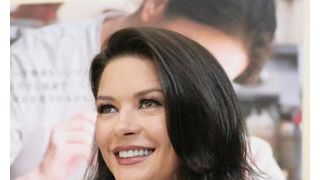 キャサリン・ゼタ＝ジョーンズ、遠路はるばる祖母に会いに